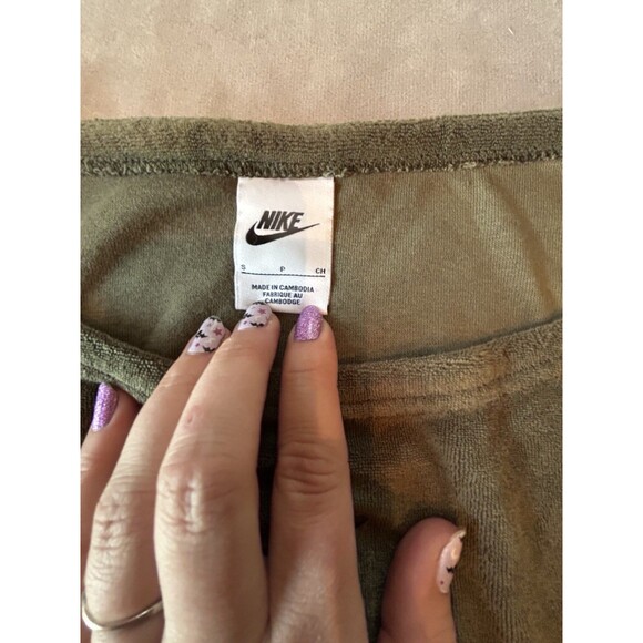 Nike Women's Sportswear Over-Oversized Boatneck Terry Crop Top Green size Small - Picture 2 of 4
